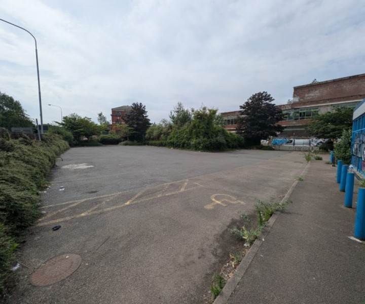 Waterey Lane Middleway (Former Halfords Retail Outlet)