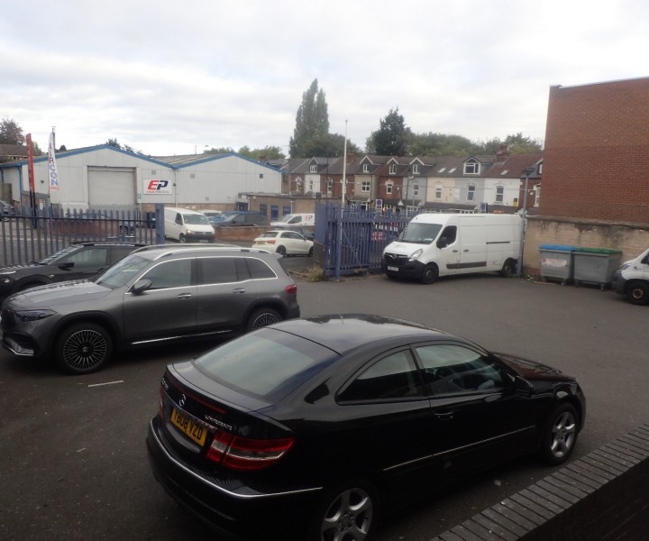 Ewhurst Avenue, Unit 3a