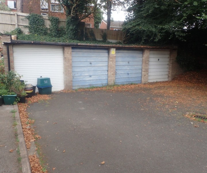 Moorfield Drive, 16 Garages